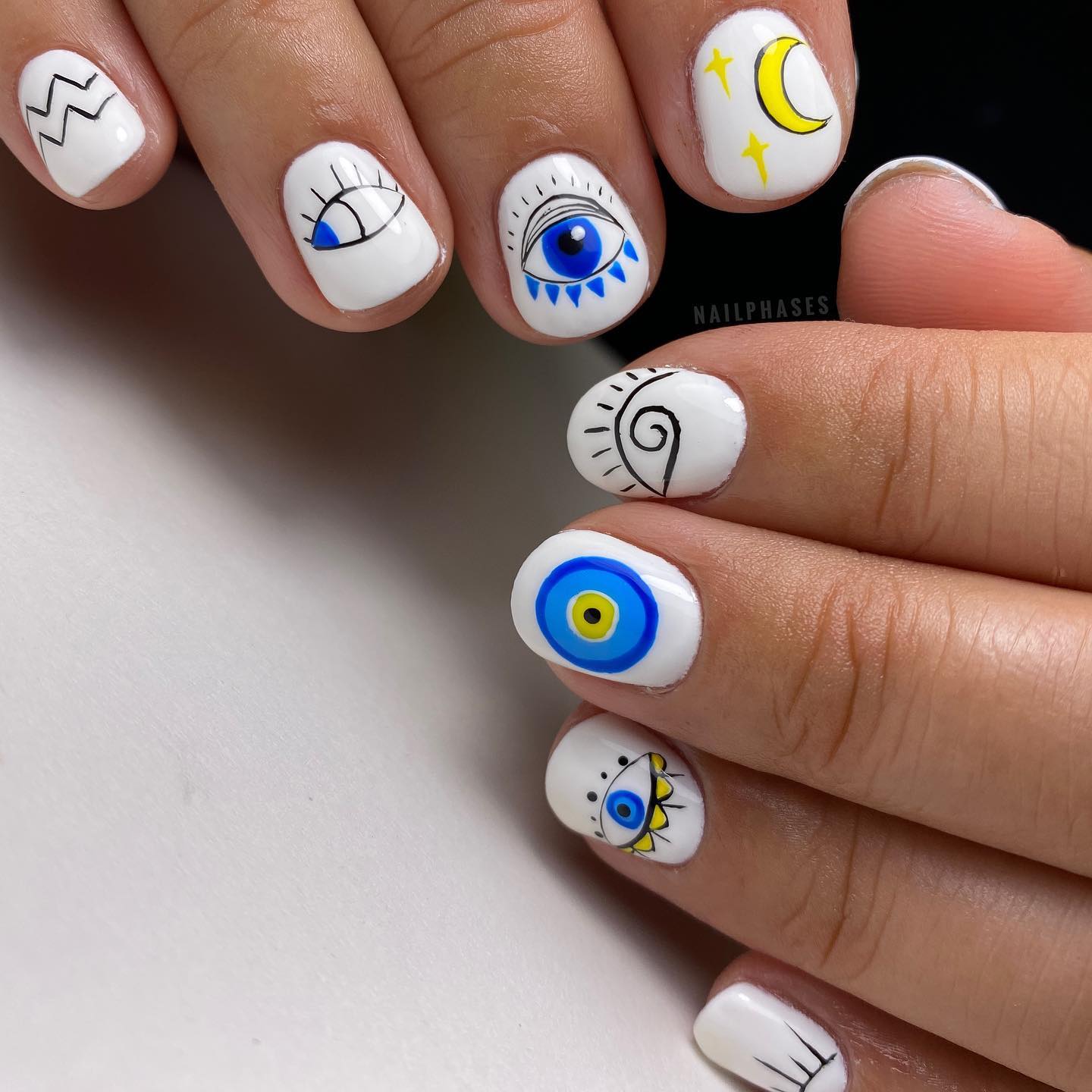 Evil eye nail art is a style of nail art that has been around for a while, but has recently gone viral. This is a traditional symbol that protects the wearer from harm. So, let's decorate your nails to protect yourself!