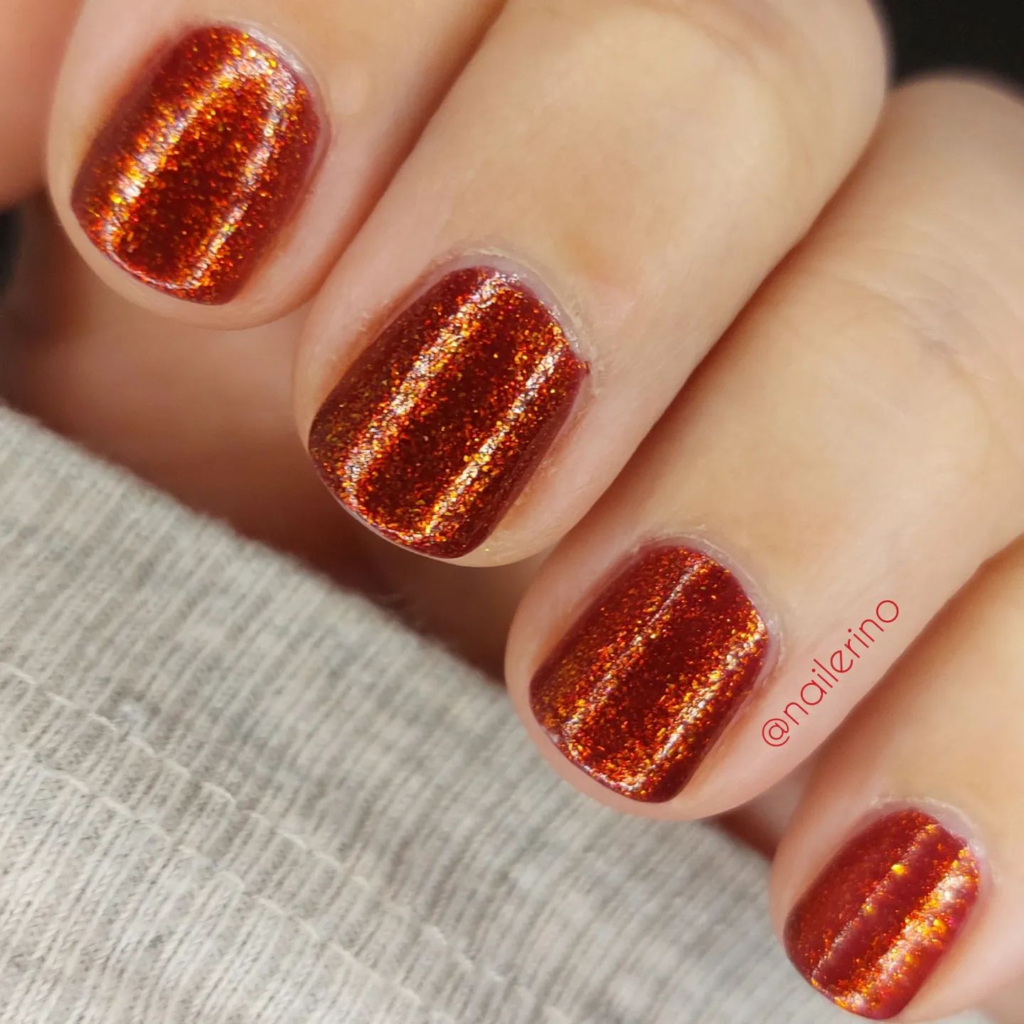 Dark orange nails are a bright, bold way to make a statement. They're perfect if you're looking to add some excitement to your life and show that you don't need to be shy in order to make an impact. Also, some glitters on top of them are amazing.