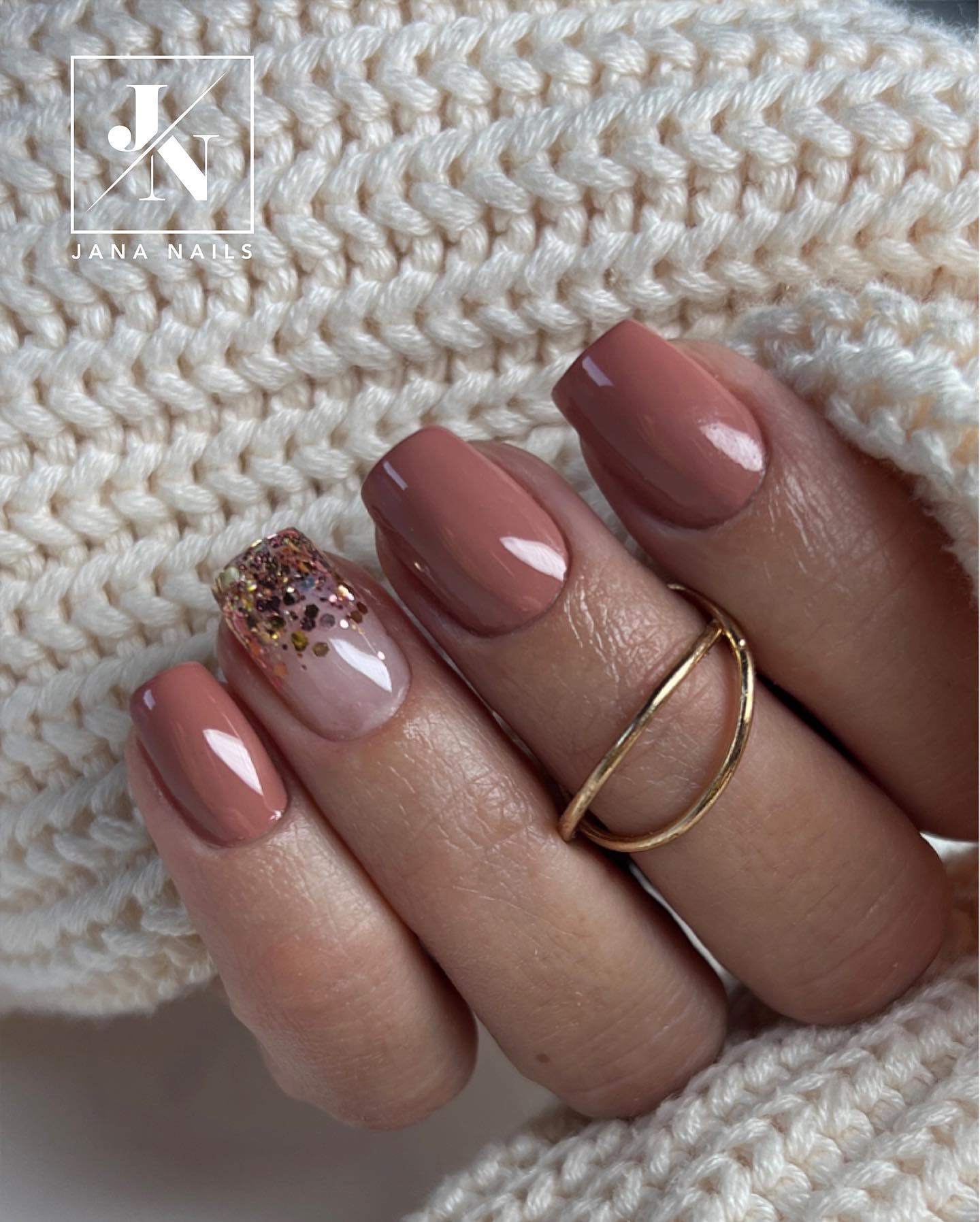 With brown nude nails, you won't look boring or too subtle. Brown is a color that can go with almost anything, and it's an excellent choice for fall and winter because it can look chic while still being warm enough for the colder months.