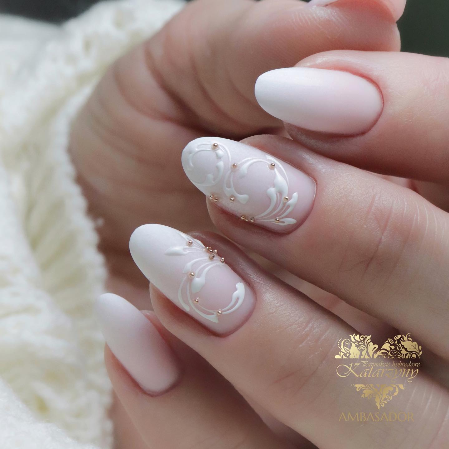 Those who think 'less is more' should definitely go for a solid color like this white matte nail polish. Also, a simple pattern on accent nails is all you need to cheer them up. 