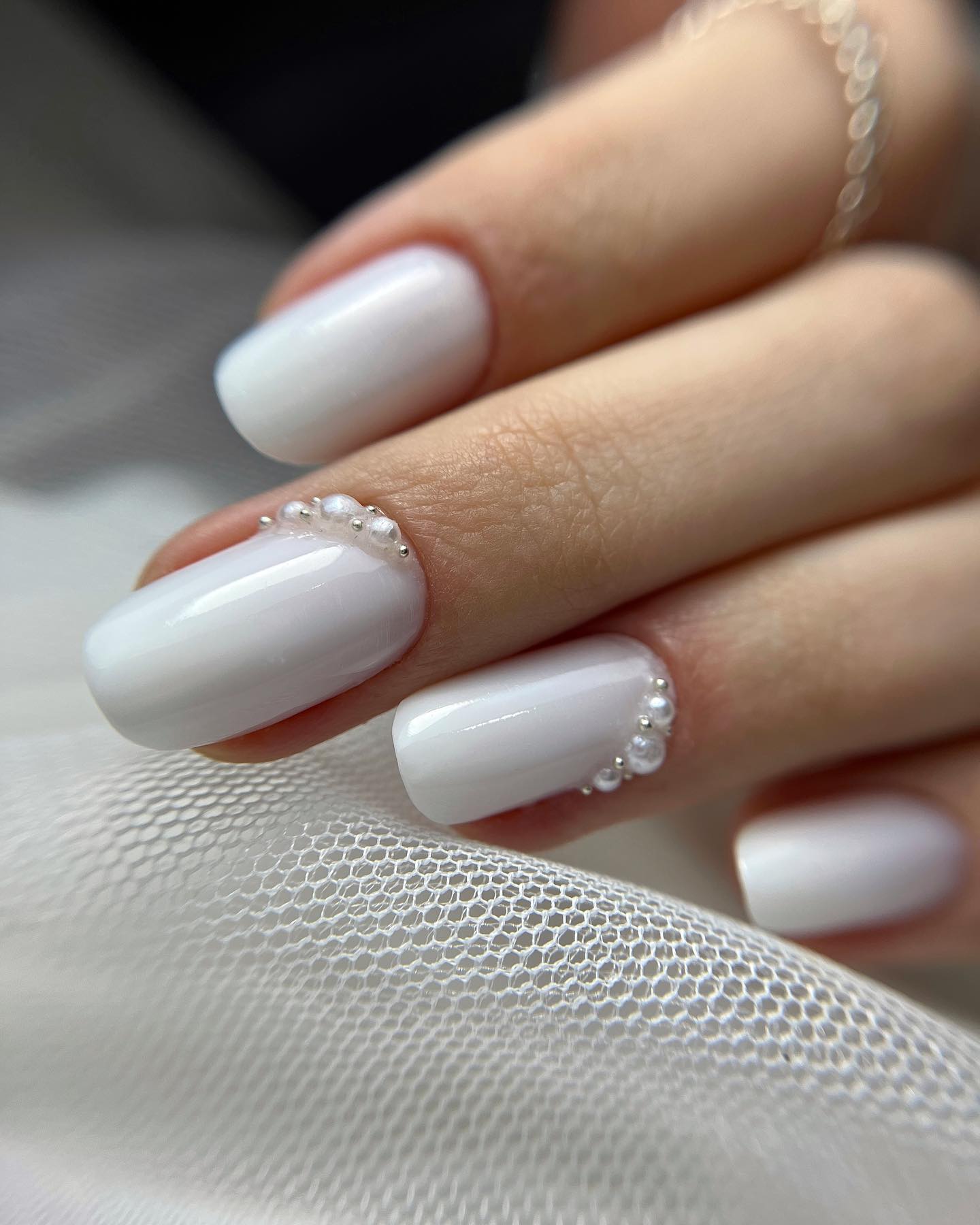 Pearls are one of the most preffered bridal trends of all time and they symbolize bridal purity. Because of its strong symbolism, we suggest you apply some pearls on your manicure as a nice detail.