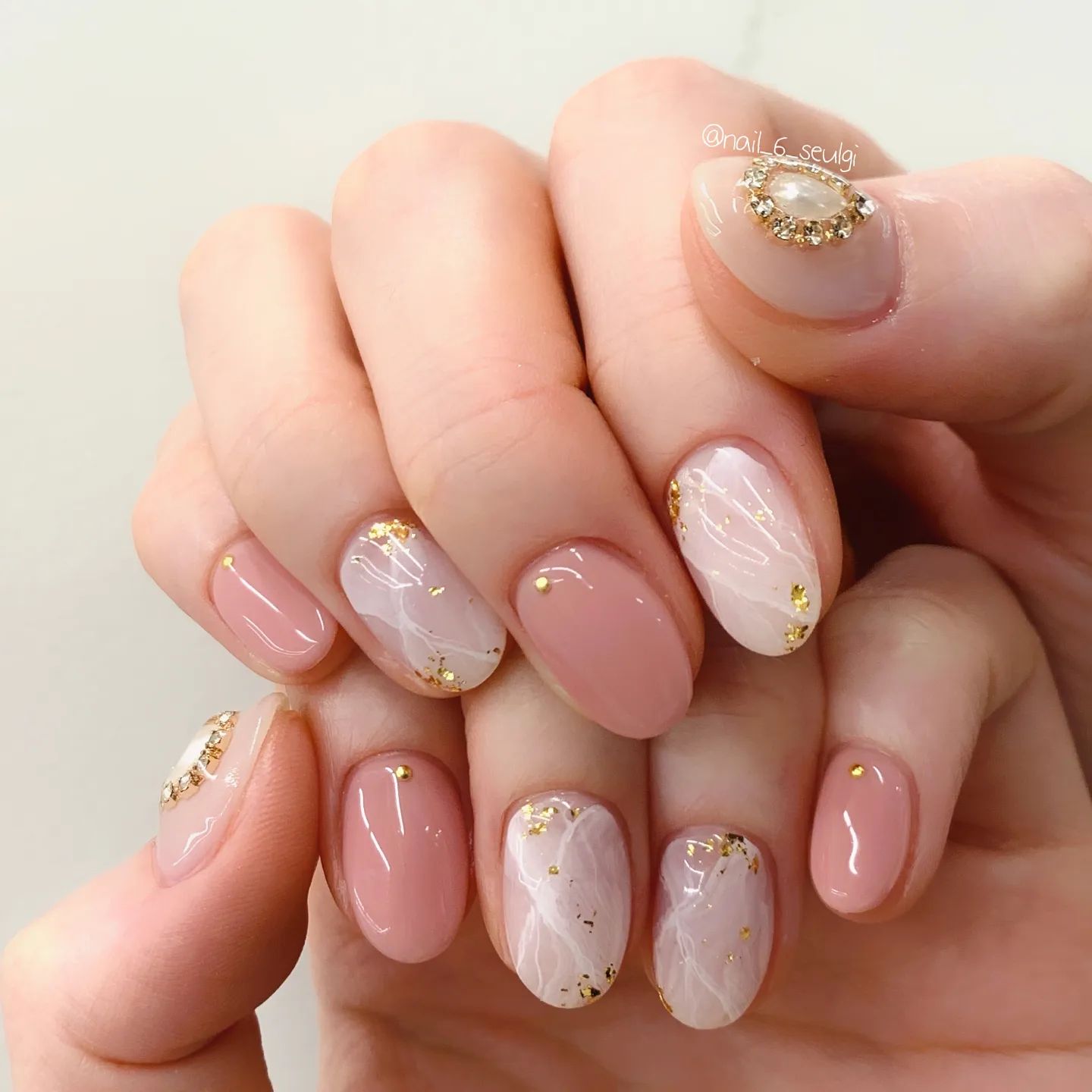 More and more women ask for a marble nail art and it has become so popular. Plus, it is a perfect choice for wedding, so go for it for your accent nails. If it is not enough for you, adding shiny stones is a good idea.