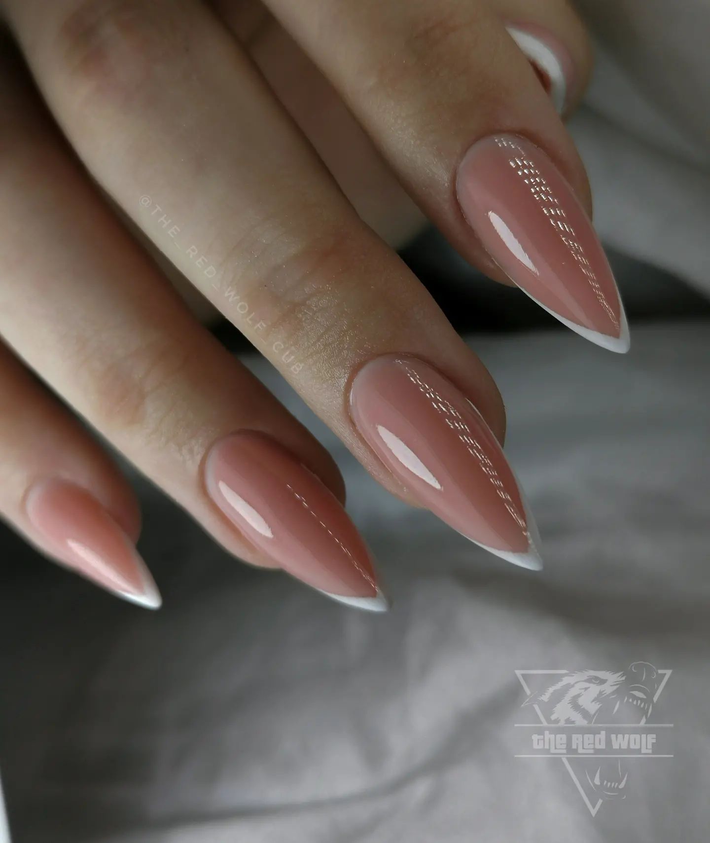 Stiletto nails have a sharp edge but that doesn't mean that they are not suitable for a French mani. Get your fresh mani and feel the purity and simplicity on your day.