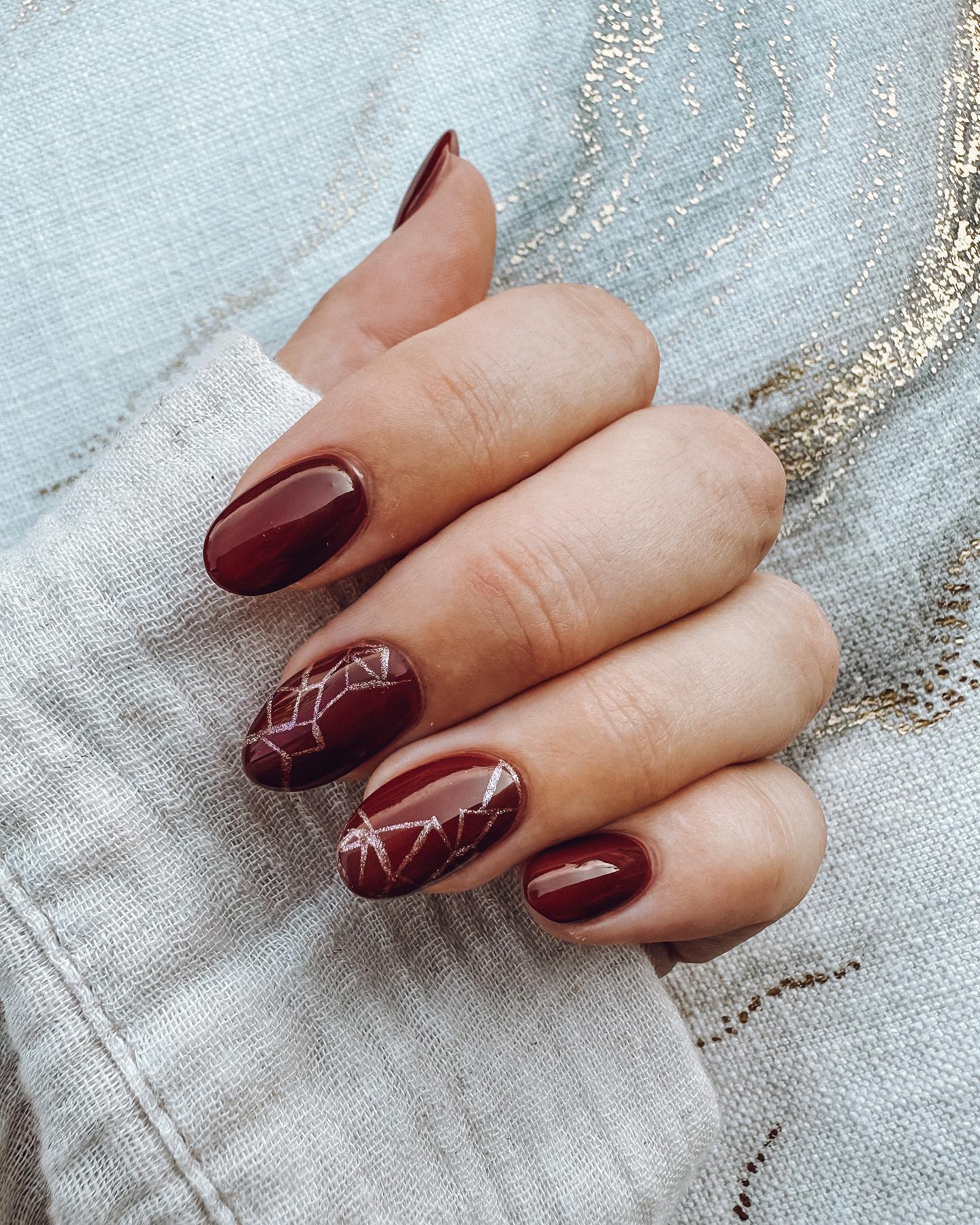 27 Charming Winter Nail Designs : Burgundy Nails with Metallic Accents
