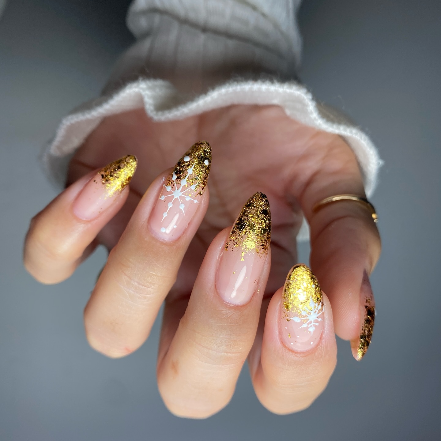 Trendy Nails & Spa 3 - Gold flakes or snowflakes
